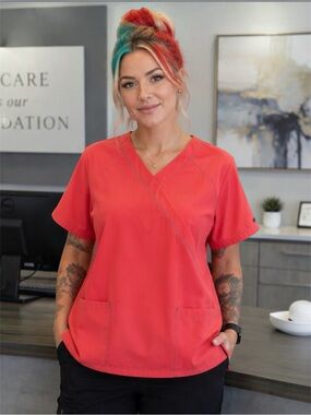 Scrubstar Coral Pink V-Neck Scrub Top Two Front Pockets Vented Hem @Sides Sz XL